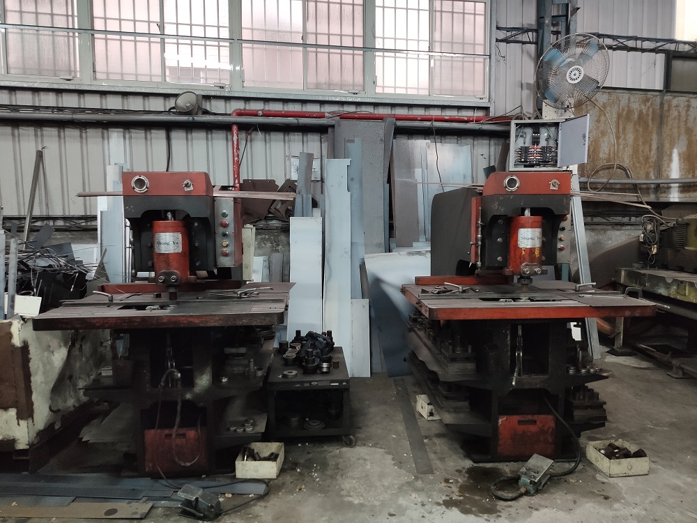 油壓電腦沖孔機