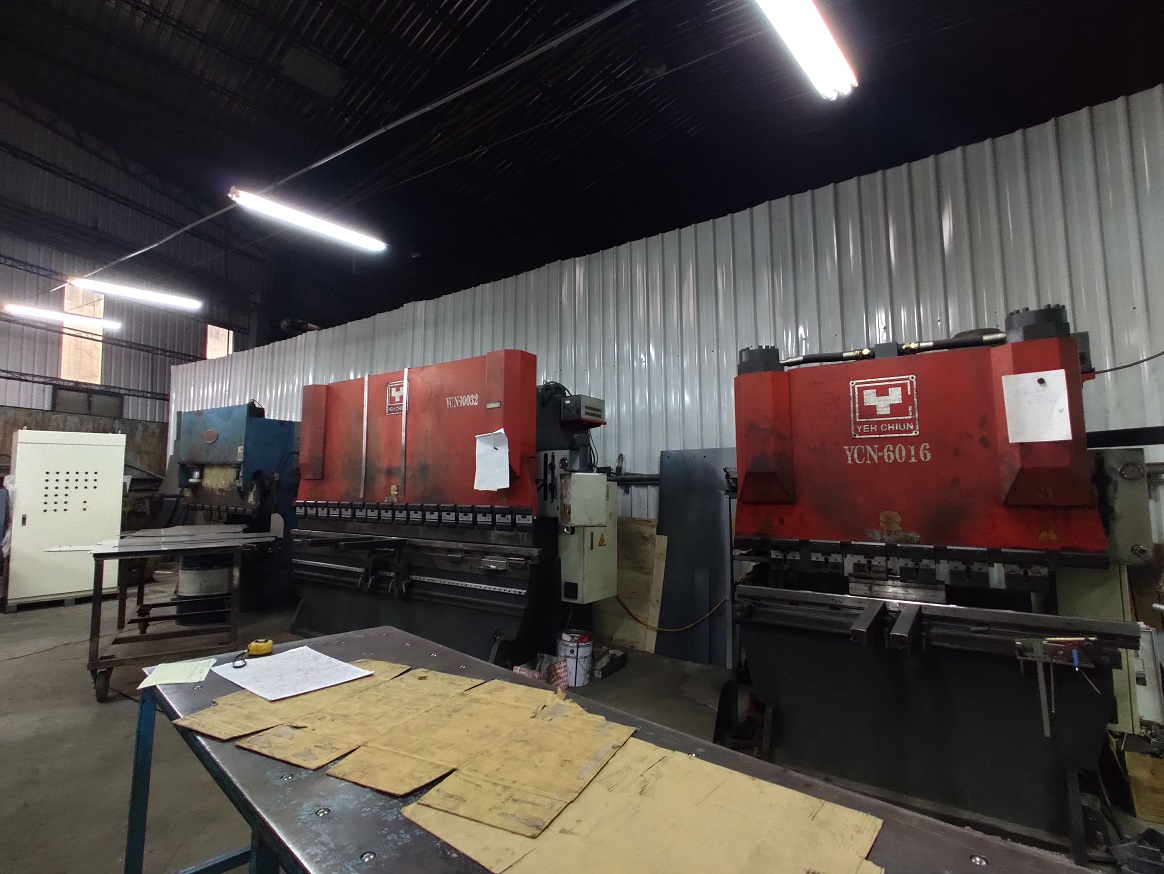 油壓電腦折床機